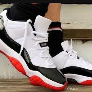 JORDAN 11s